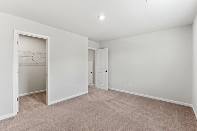 Building Photo - 644 Manitou Cir