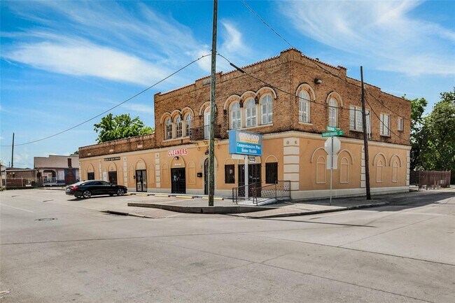 Building Photo - 5208 Harrisburg Blvd