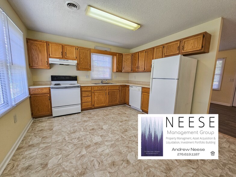 Building Photo - 640 Wyndale Rd