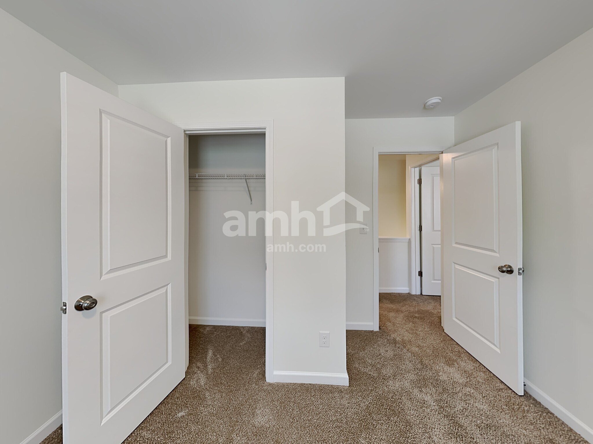 Building Photo - 290 Maxton Ave