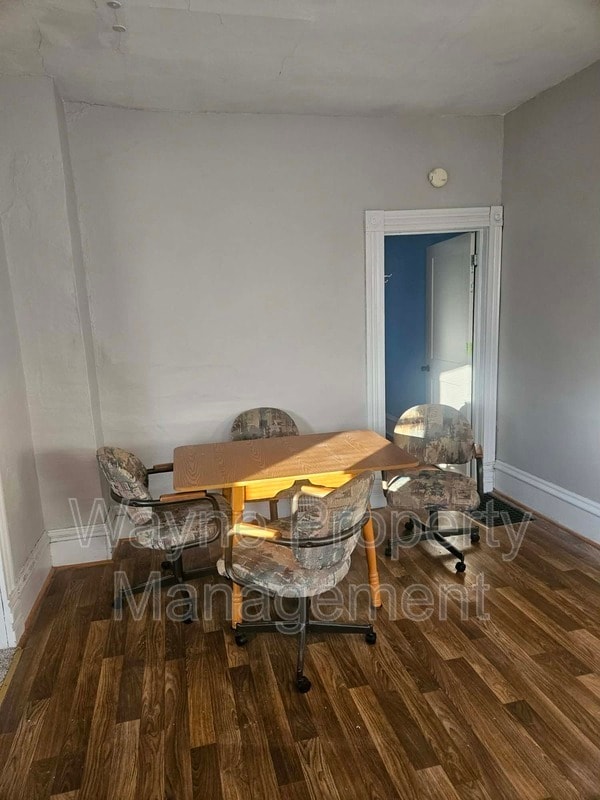 Building Photo - 516 N Cadwell Ave