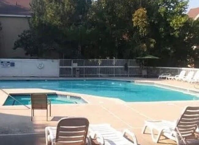 Building Photo - Beautiful 2 bedroom/2 bathroom condo with Mountain View’s