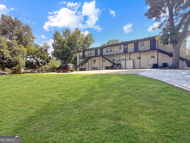 Building Photo - 514 Clover Dr