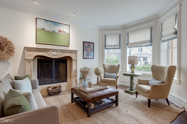 Building Photo - 2663 N Marshfield Ave