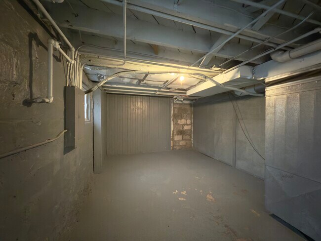 Building Photo - 1200 Ada St