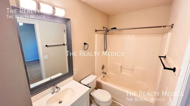 Building Photo - 436 Jennifer Ln