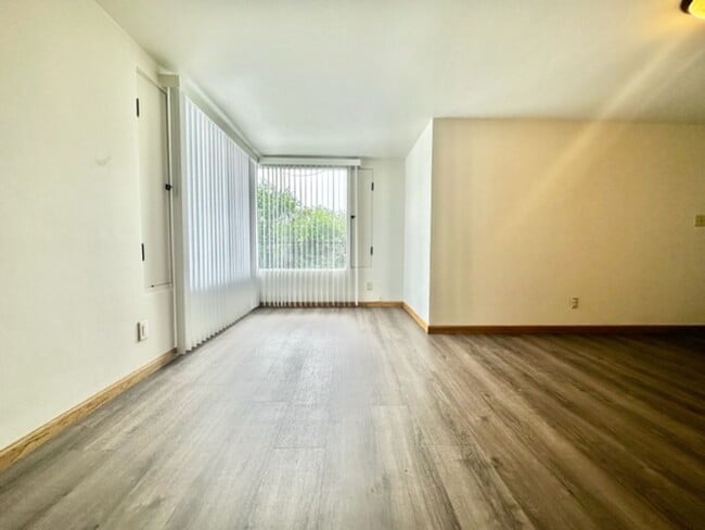 Building Photo - 503 S Main St