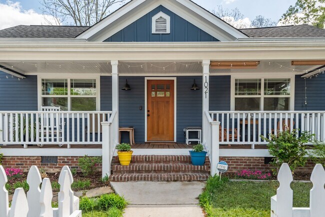 Building Photo - Gorgeous Home near Downtown Durham!