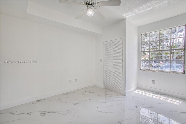 Building Photo - 735 SW 148th Ave