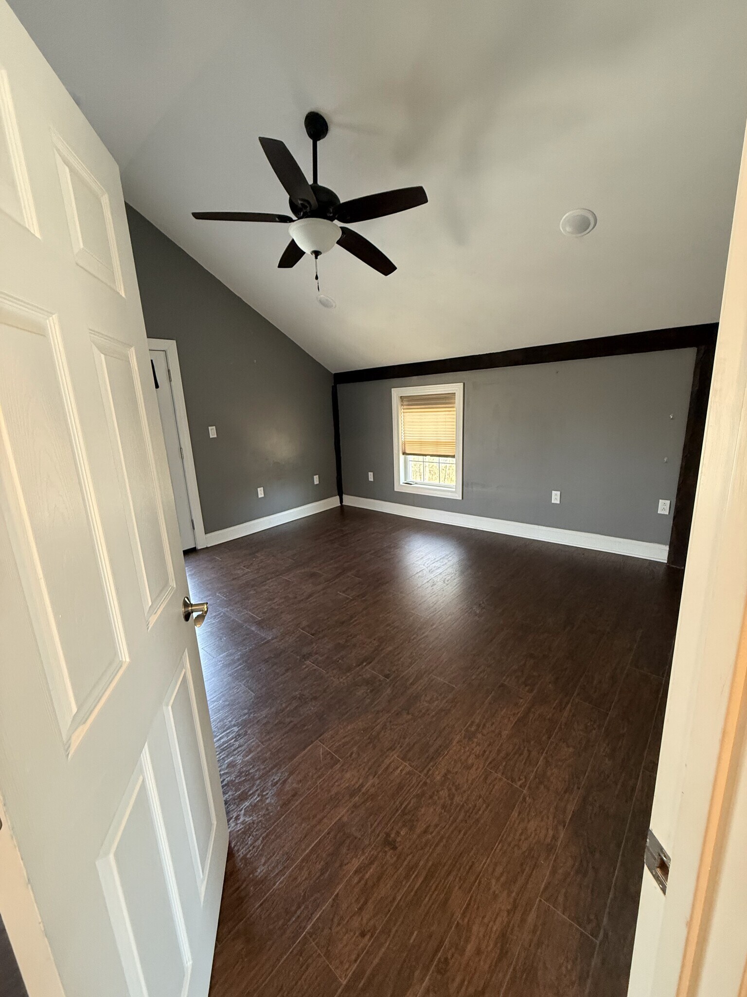 Building Photo - 3206 East Ave