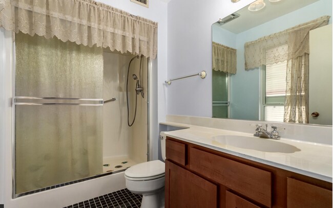 Building Photo - Great home in an active 55+ community!