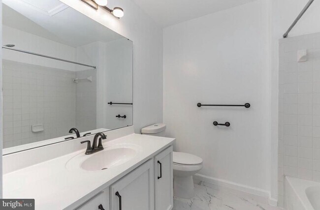 Building Photo - 13736 Palmetto Cir