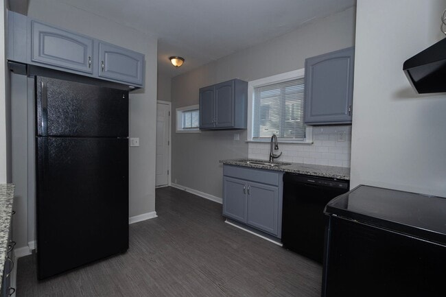 Building Photo - Beautiful 4 Bedroom 2 Bathroom Home in Kansas City!