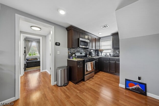 Building Photo - 133 Franklin Ave