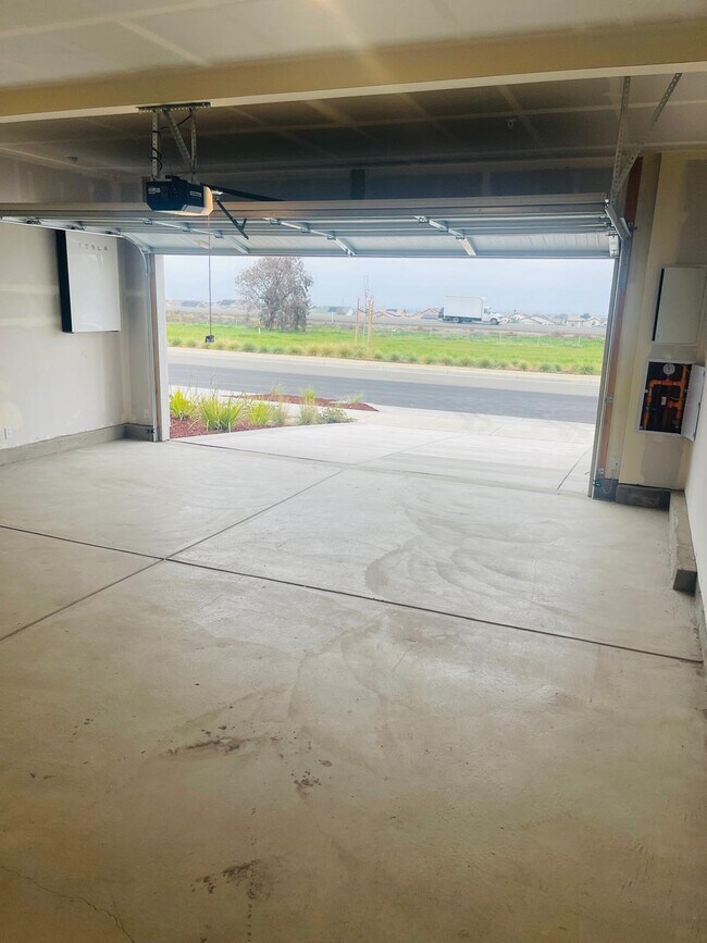 Building Photo - 2710 Old Larks Ln