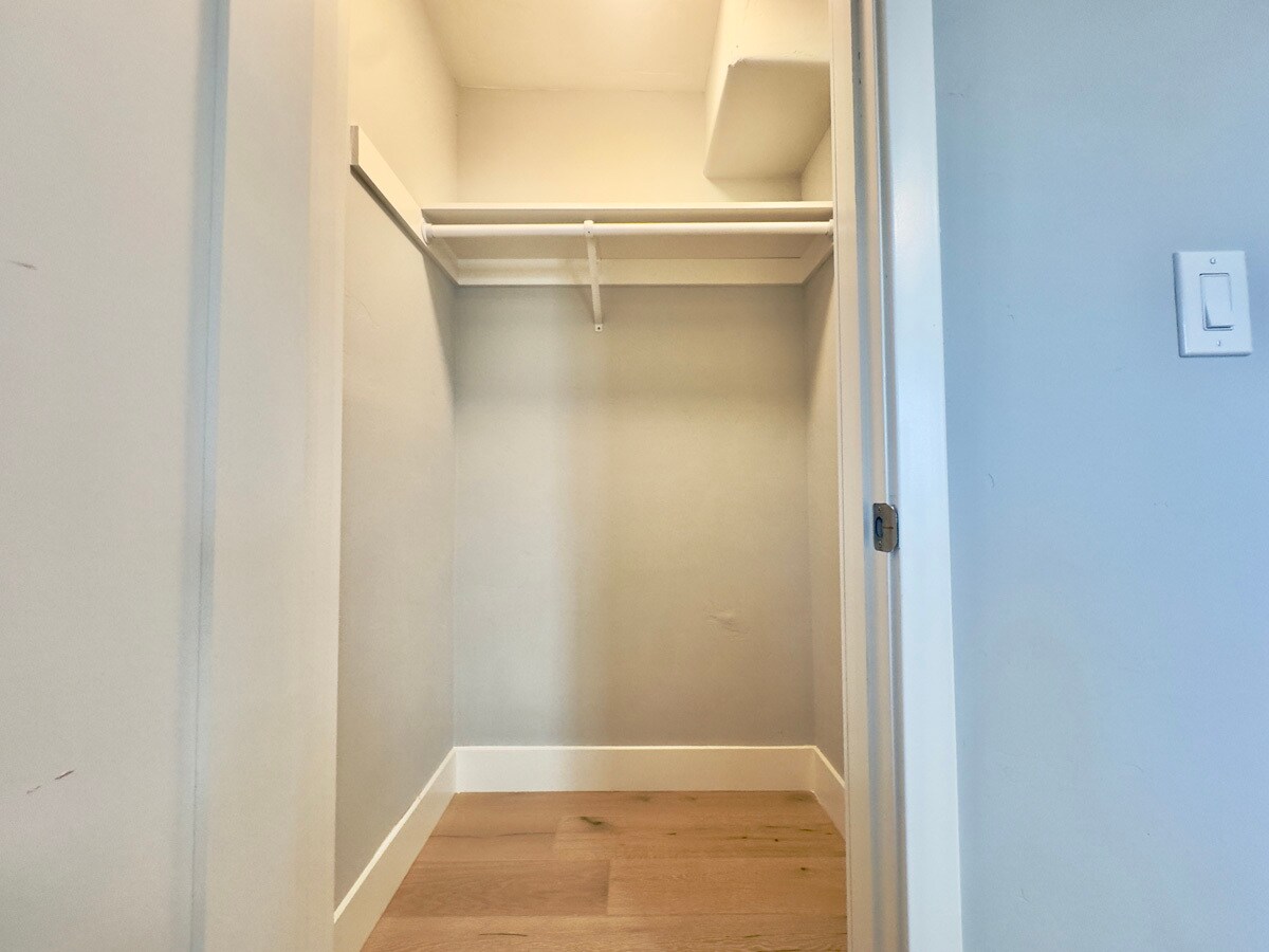 Building Photo - 914 Everett Ave