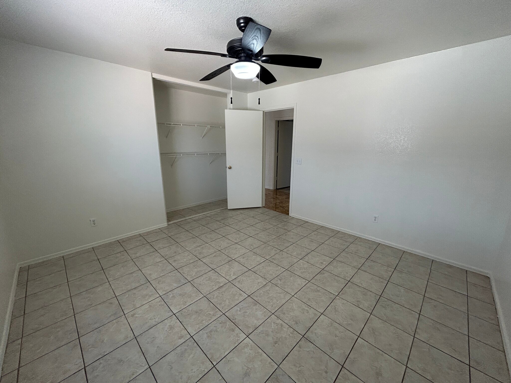 Building Photo - 7399 W Solano Dr S