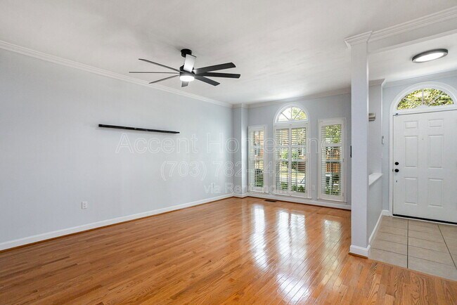 Building Photo - 6107 Summer Park Ln