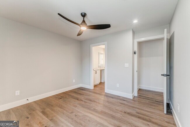 Building Photo - 79 Chateau Dr SE