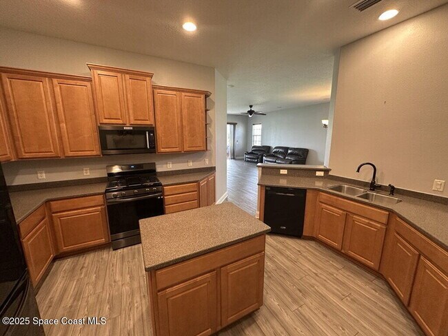 Building Photo - 1317 Ballinton Dr