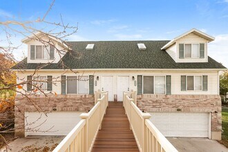 Building Photo - Sullivan Duplex