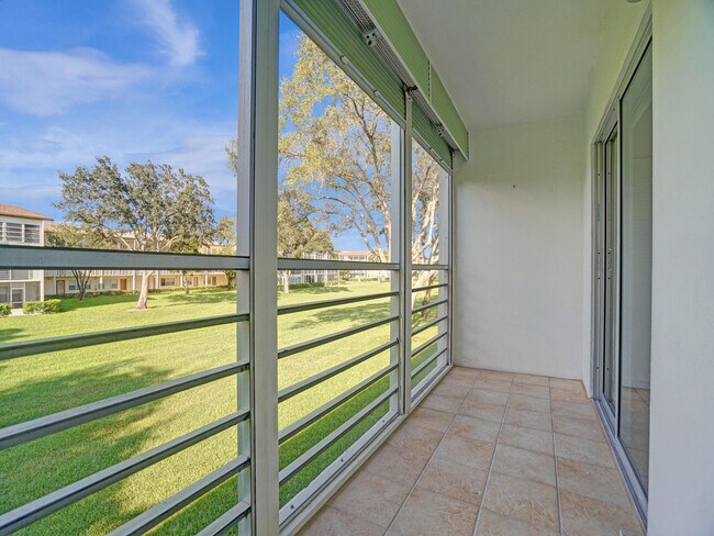 Building Photo - 17 Mansfield F