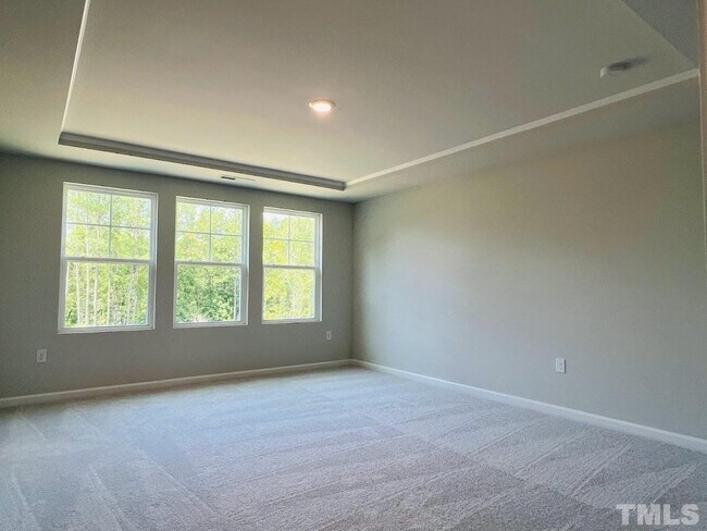 Building Photo - End Unit Townhome for Rent 3 bedroom Double Garage