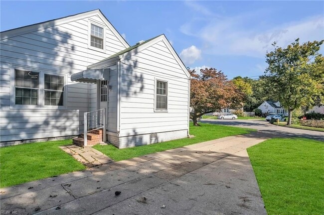 Building Photo - 1345 E Norcova Dr