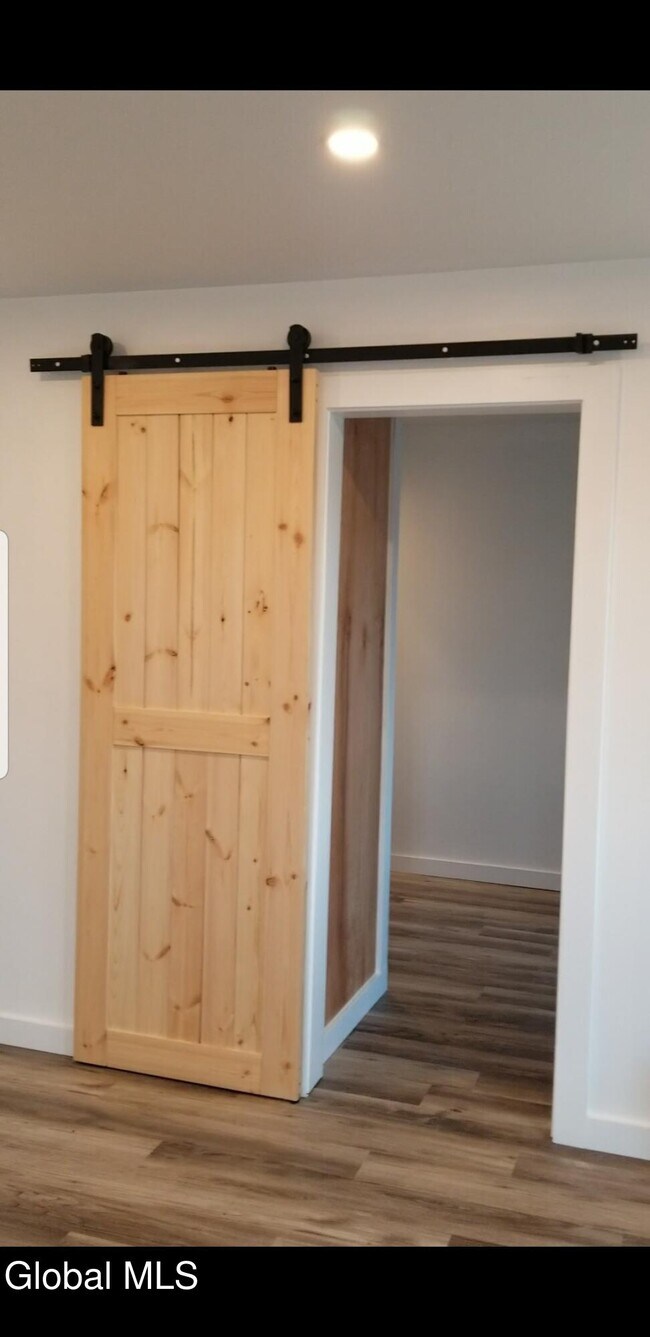 Building Photo - 6 Marlyn Dr