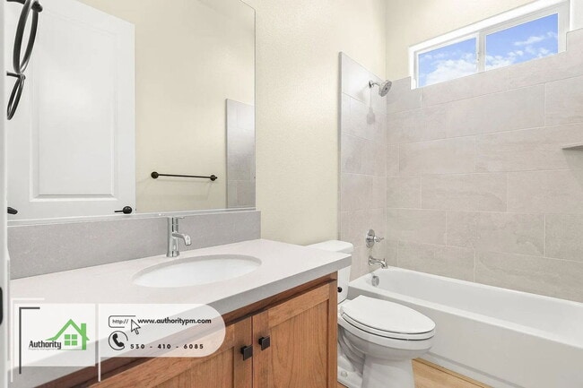 Building Photo - 2856 River Dr