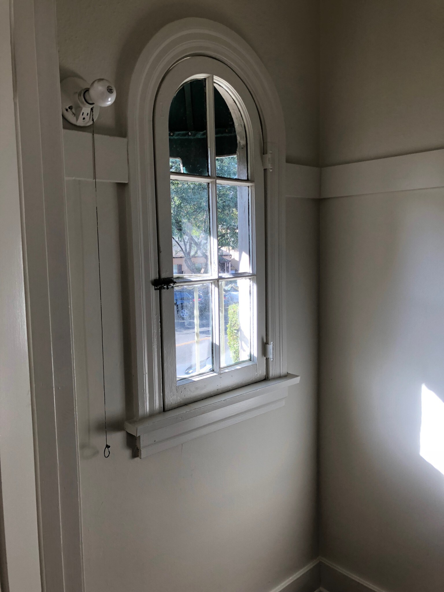 More Walk in Closets - 1134 N Gardner St