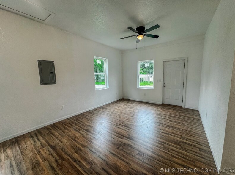 Building Photo - 918 Coy Ave