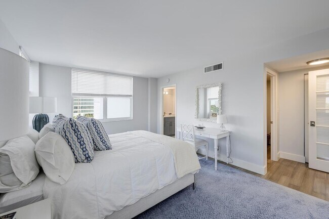 Building Photo - 1701 S Flagler Dr