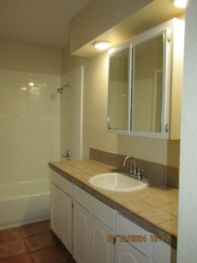 Building Photo - Home located in the Cache area!