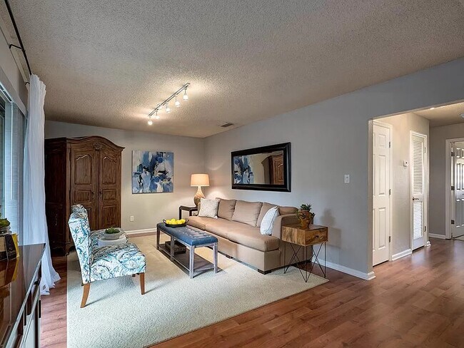 Building Photo - 226 Lewfield Cir