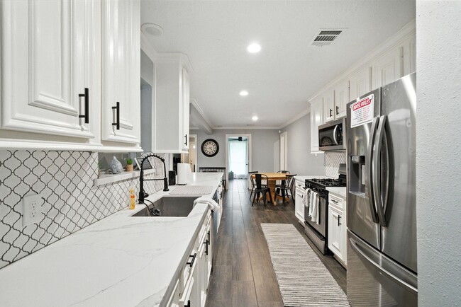 Building Photo - 10322 Sageplum Dr