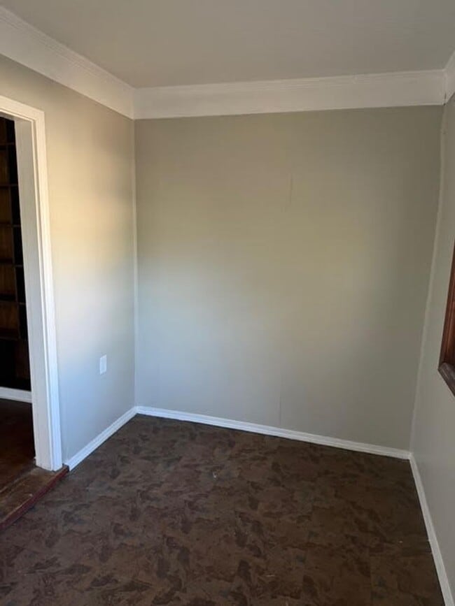 Building Photo - Charming 4BR/2BA House w/ Fenced back yard!