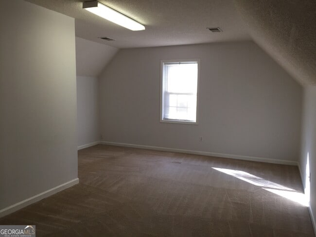 Building Photo - 20 Bridgewater Dr