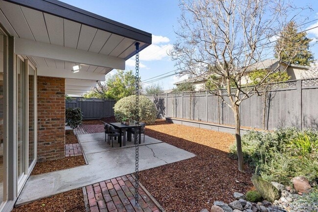 Building Photo - 729 Stendhal Ln