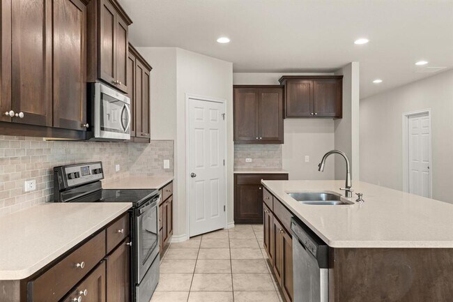 Building Photo - 740 Aliso Trail