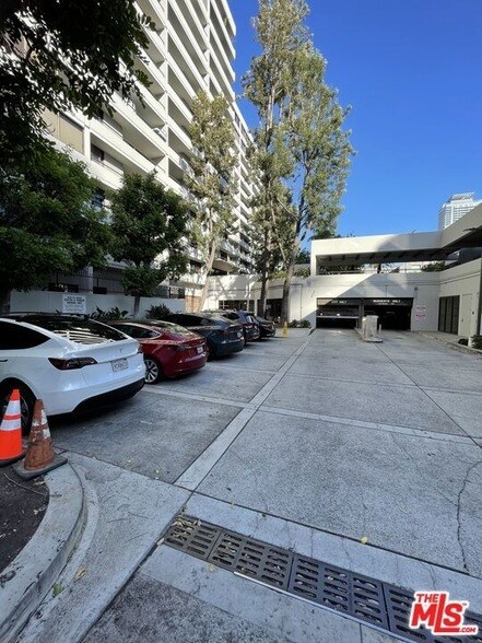 Building Photo - 600 W 9th St