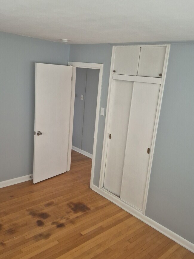 Building Photo - 9352 Bellefontaine Rd