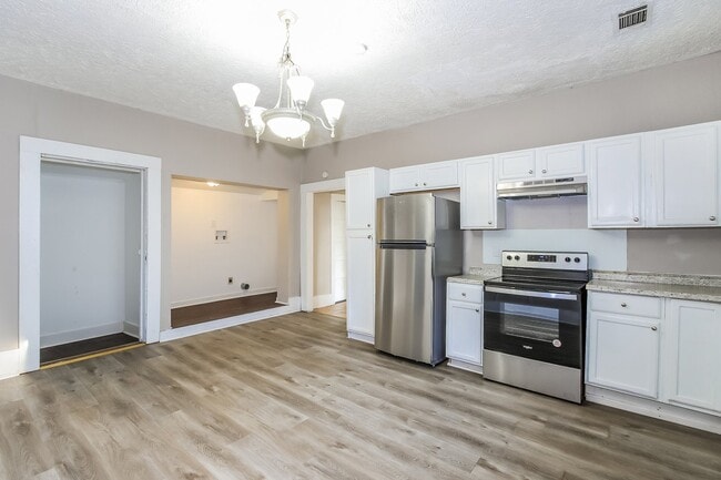 Building Photo - 130 Pelzer St