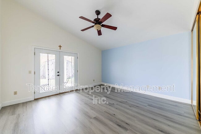 Building Photo - 24392 Ridgewood Rd