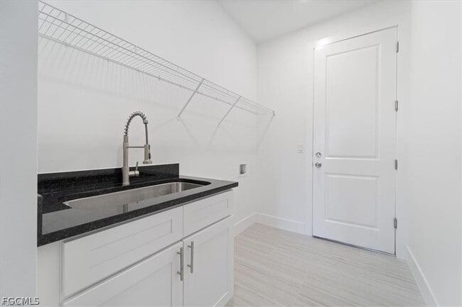 Building Photo - 5306 Lee St