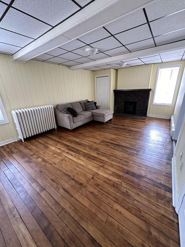 Building Photo - 906 Gompers Ave
