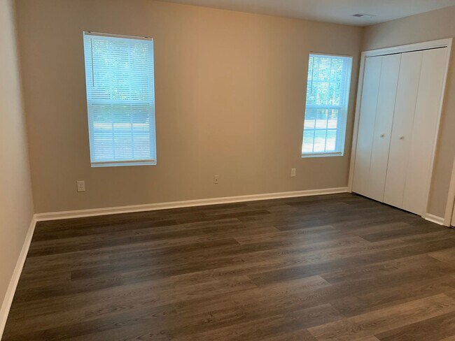 Building Photo - 5306gr