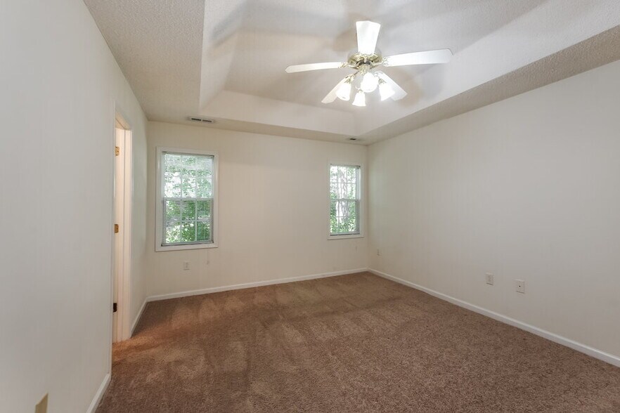 Building Photo - 2213 Brookline Ct