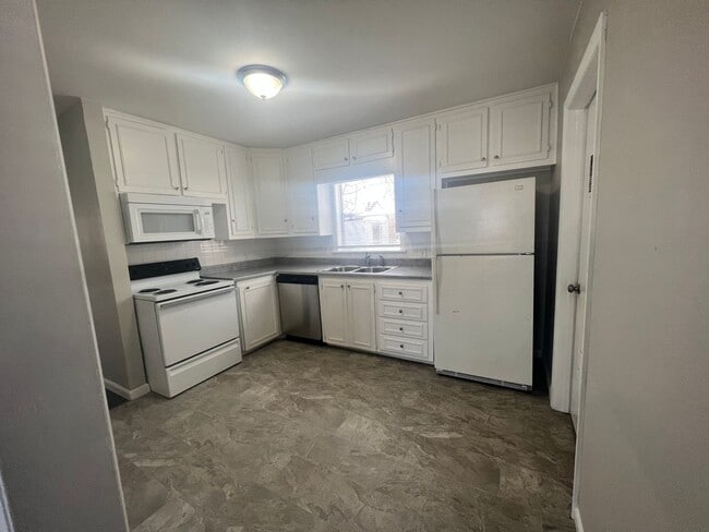 Building Photo - 2 Bed/1 Bath Home in West Wichita With 2 Sheds and a Carport!