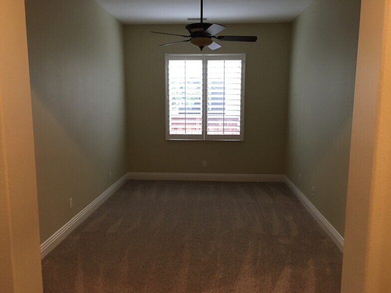 Building Photo - 36159 Blue Hill Dr